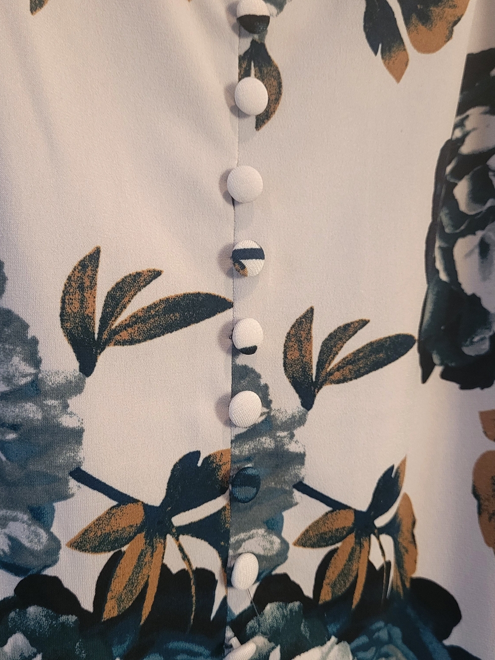 Calvin Klein Floral White & Blue Roses Long Sleeve Button Blouse Size L Casual - Picture 3 of 10